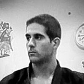Uri Yariv